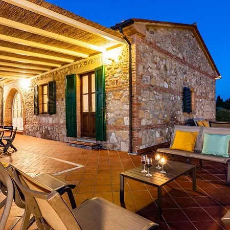Vila Il Poggiarellino 14, Emma Volterra