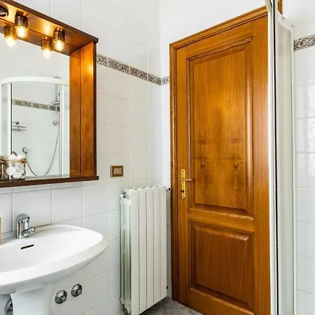 Vila Il Poggiarellino 14, Emma Volterra
